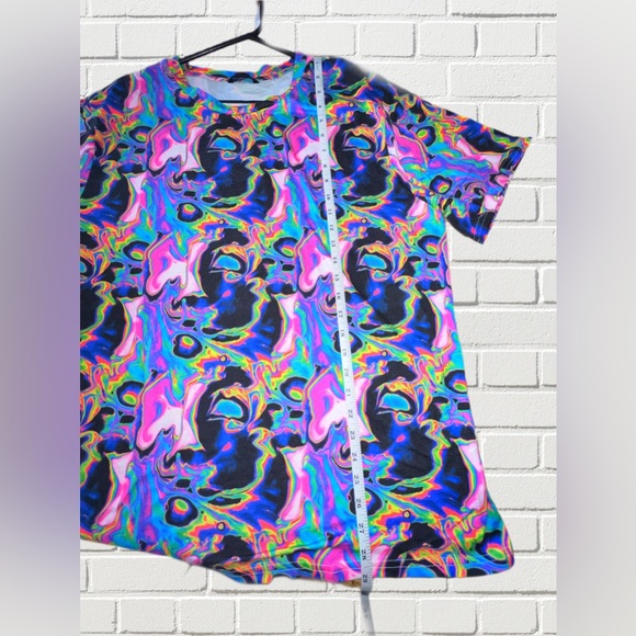 Reflective all over print Tee. Size XL - Picture 6 of 6